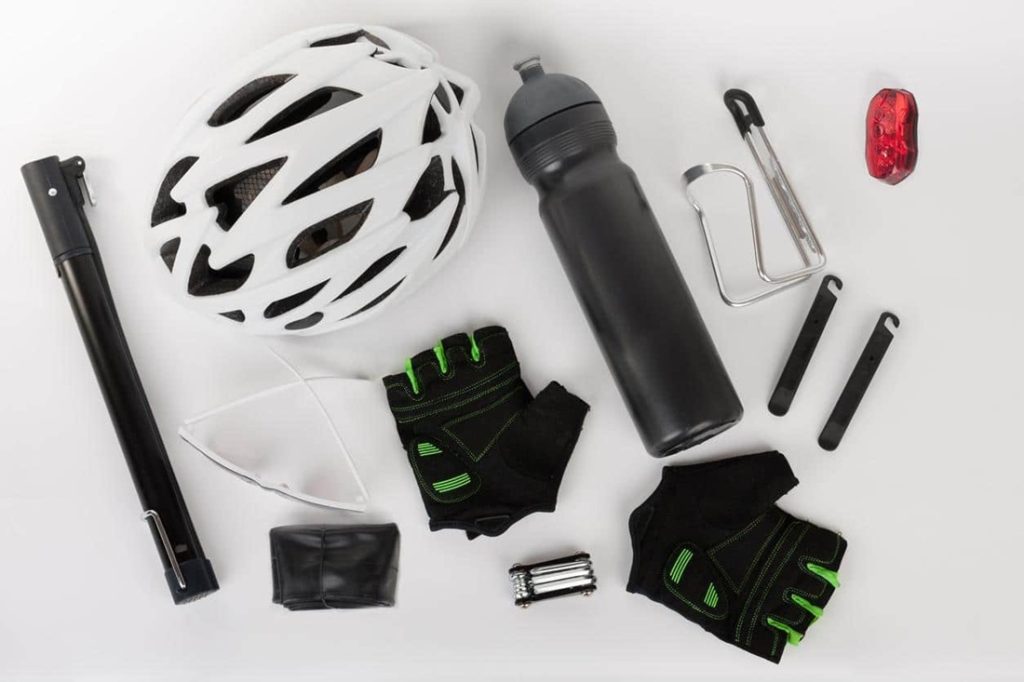 lequipement-indispensable-du-cycliste-guide-complet